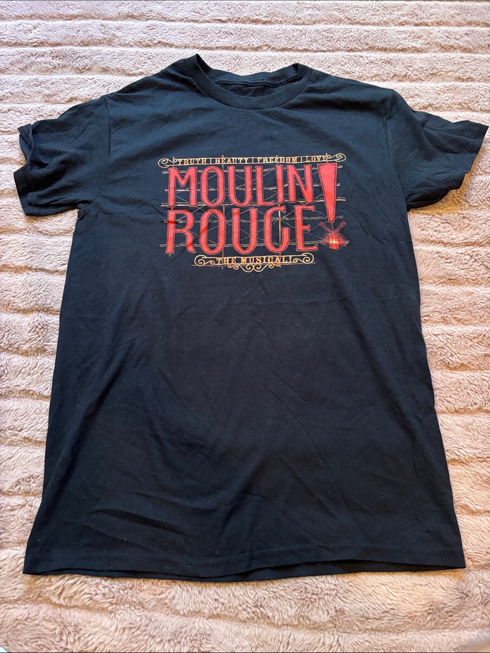 Moulin Rouge! Black Graphic woman’s  T-Shirt (size S)